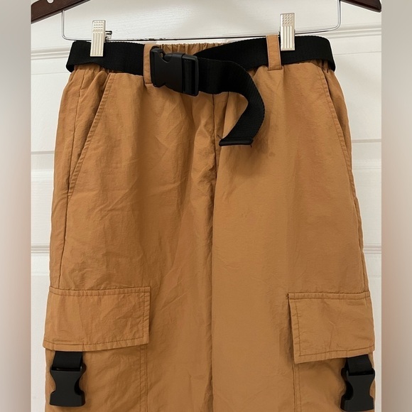 Forever 21  Release Belt Cargo Pants in size medium - Picture 4 of 6